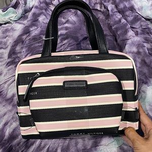 Tommy Hilfiger makeup bag set! NWT ✨